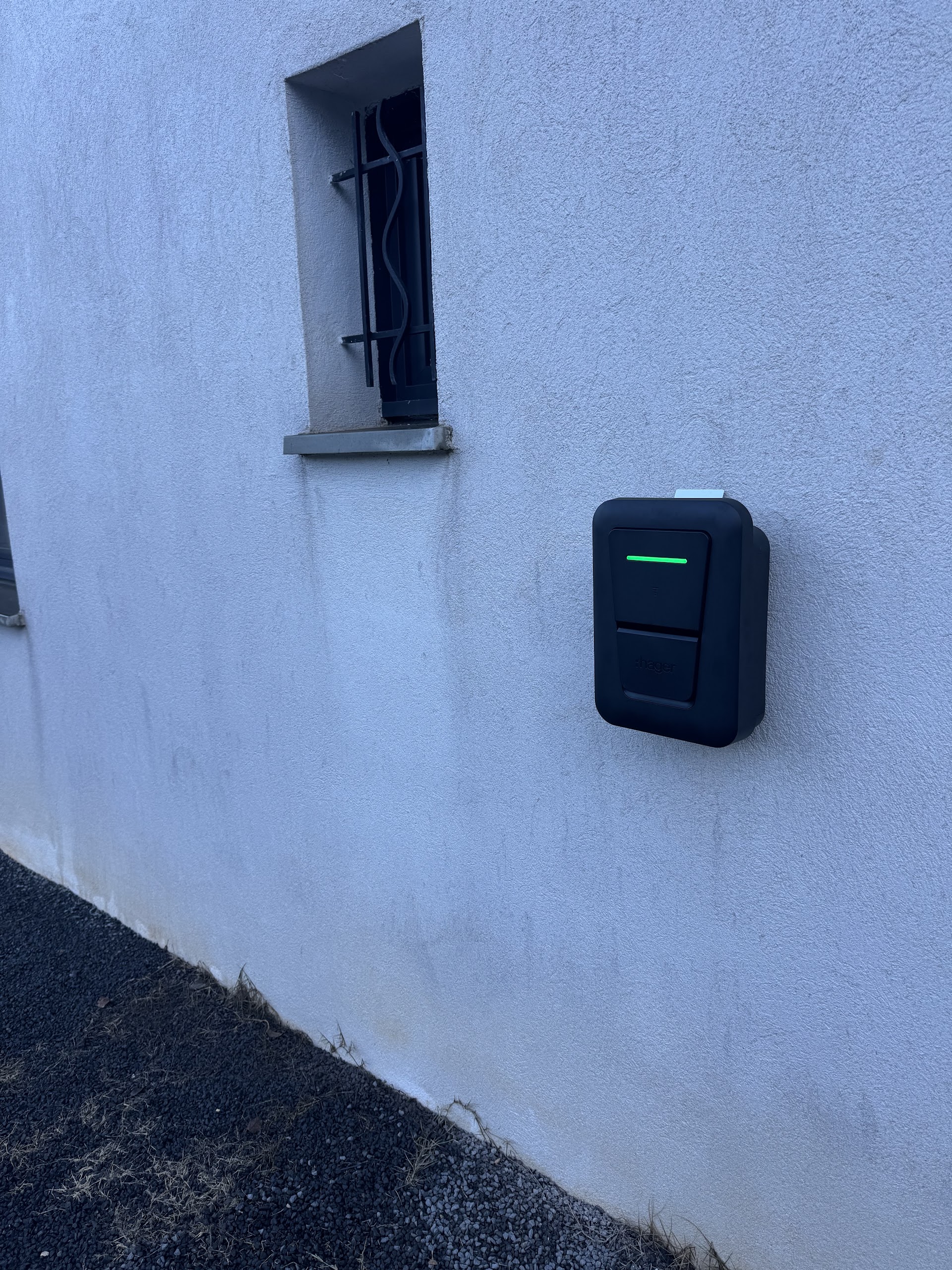 Borne de recharge murale