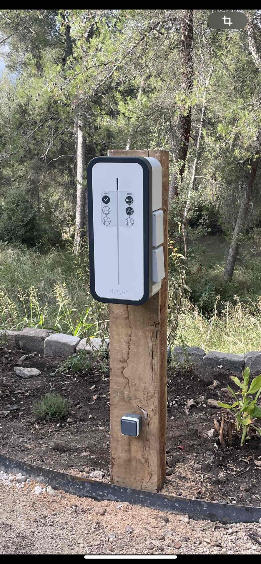 Borne de recharge double pour véhicule électrique
