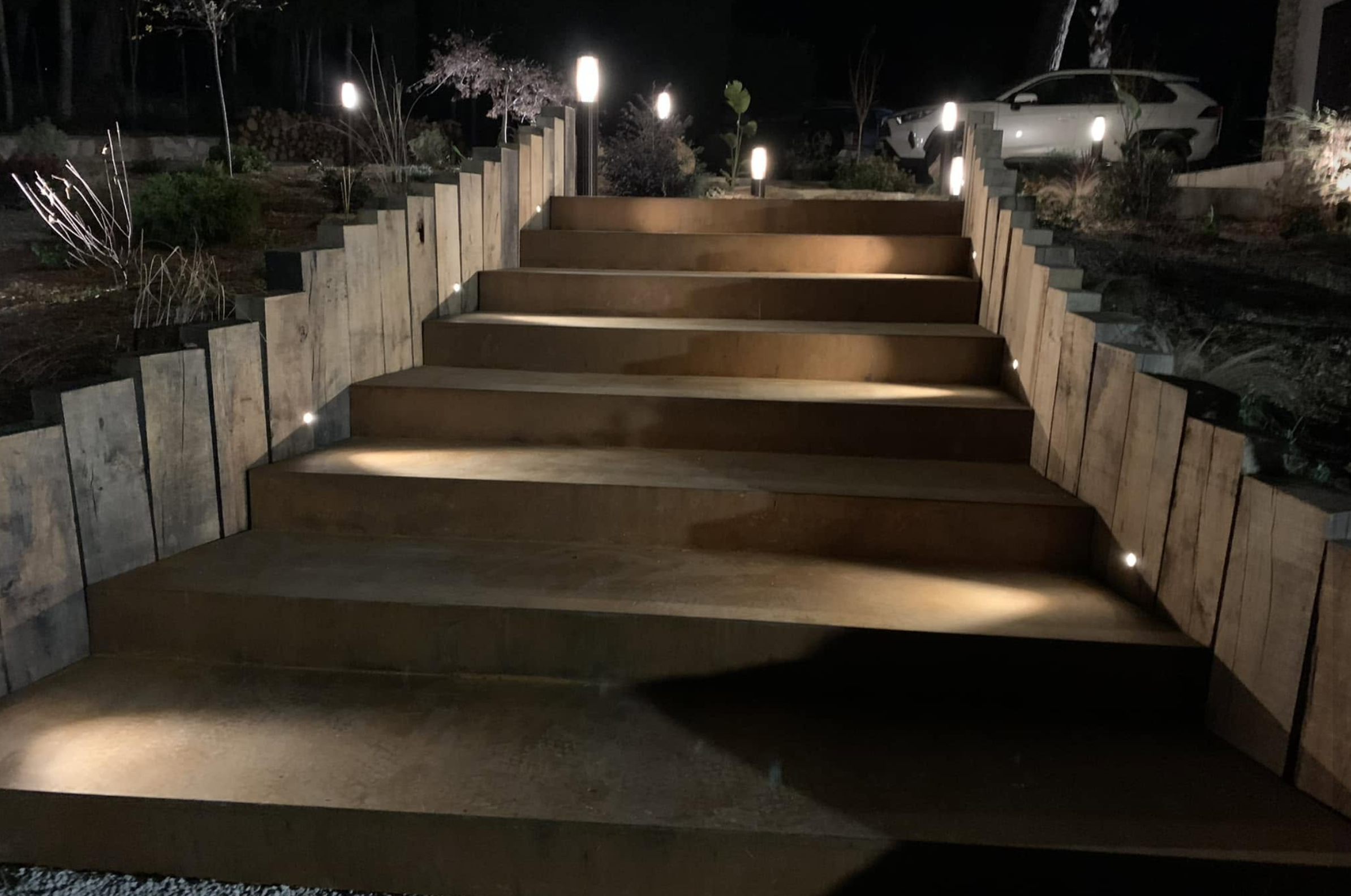 Escalier extérieur éclairé de nuit
